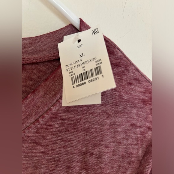 Gilmore Girls Graphic Tee Burgundy XL (NWT) - Picture 6 of 6